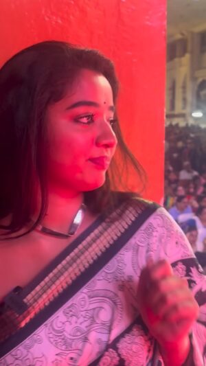 Priya J Achar Instagram - It's a special feel when your song's in the crowd and people are enjoying it 🫠🥰
.
.
.
#priyajachar #sidmoolimani #naanuhogokumodlu #dhamaka movie 🎥
