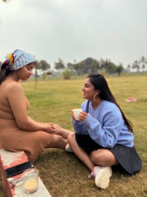 Priya J Achar Instagram - 🌻HAPPINESS IS enjoying the little things in life🧿🫂
Wishing you a very Happy New Year Pri #2026🥂
May the year ahead bring good health, continued success, and meaningful achievements🤘❤️

#friendshipgoals #happiness #newyearvibes