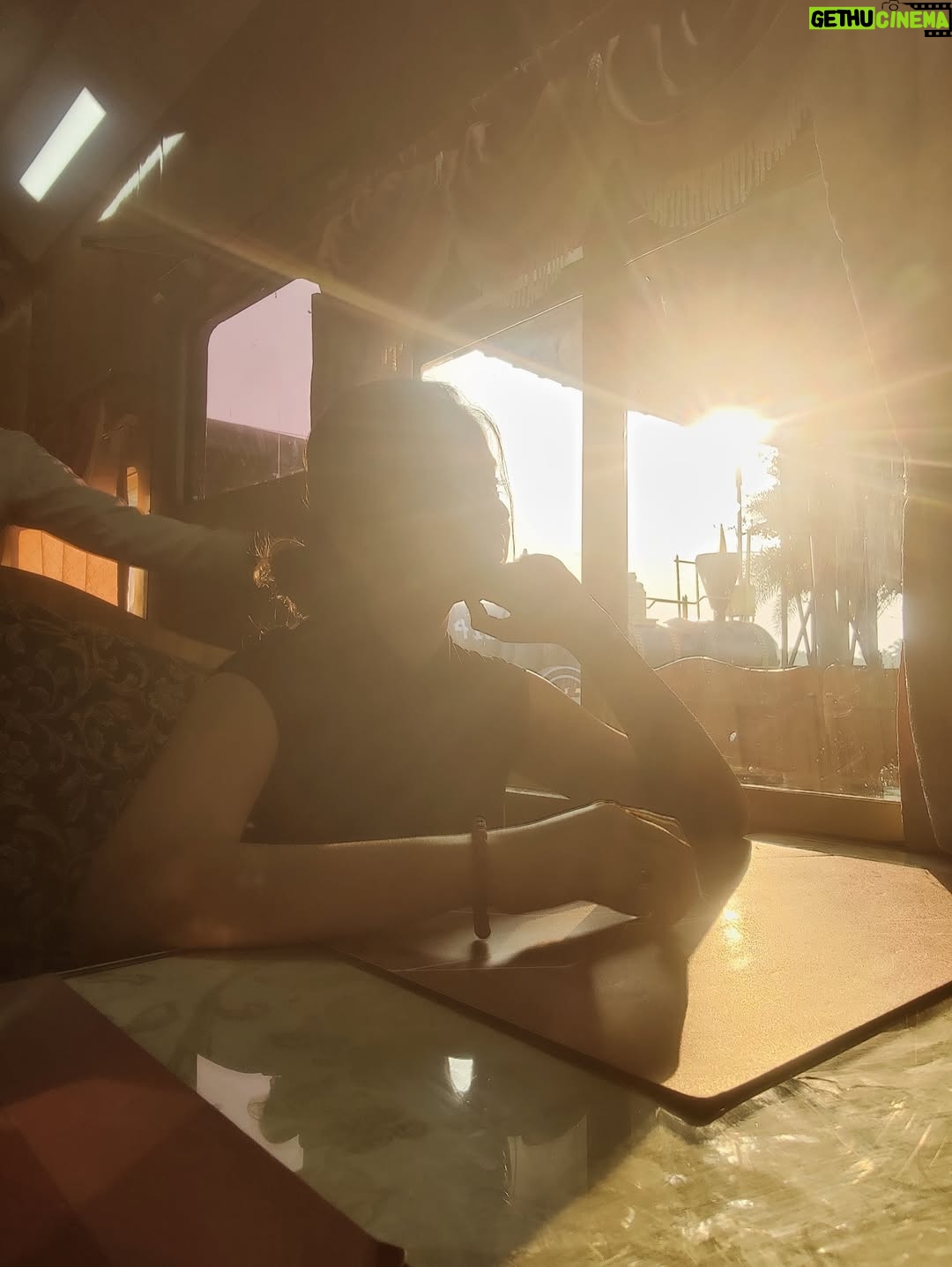 Priya J Achar - 21.6K Likes - ✨🌻🌤️
.
.
.
.
#priyajachar #sunsetlove 🌤️🫠