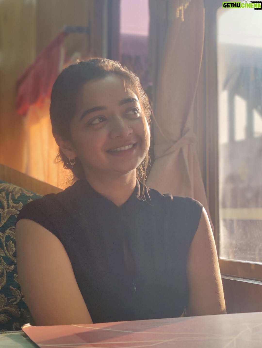 Priya J Achar - 21.6K Likes - ✨🌻🌤️
.
.
.
.
#priyajachar #sunsetlove 🌤️🫠