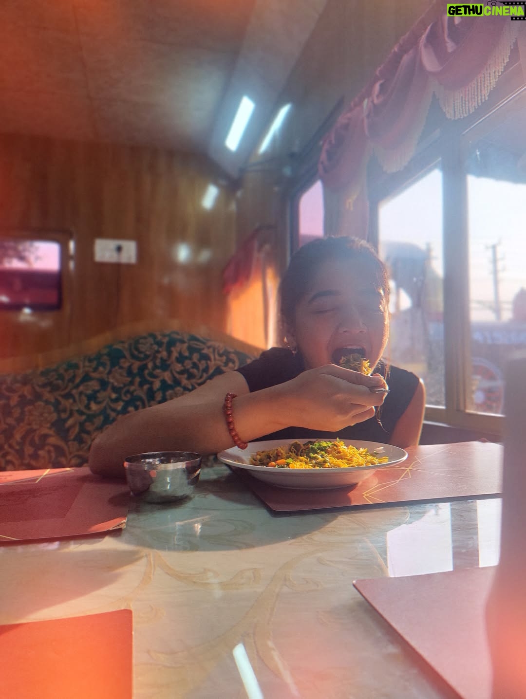 Priya J Achar - 21.6K Likes - ✨🌻🌤️
.
.
.
.
#priyajachar #sunsetlove 🌤️🫠