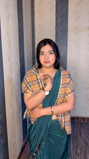 Priya Rathore Instagram - Bhai ka muffler chori kr liya video ke liye 😁😂 Trending song🥰😇