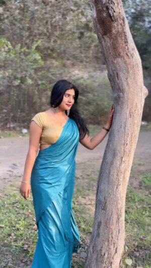 Priya Rathore Instagram - 90s song old is gold ❤️😇

@priyaa_rathore_official