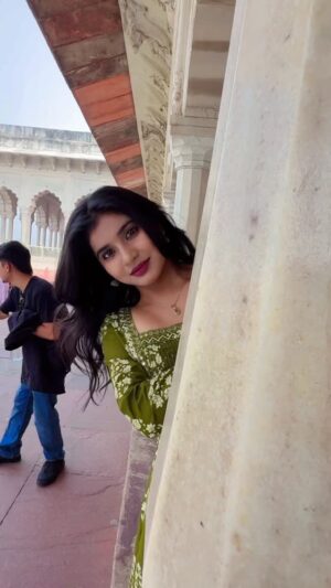 Priya Rathore Instagram - Sham hai subha hai 😅 yeh dialogue bekar hai 🤣🤣