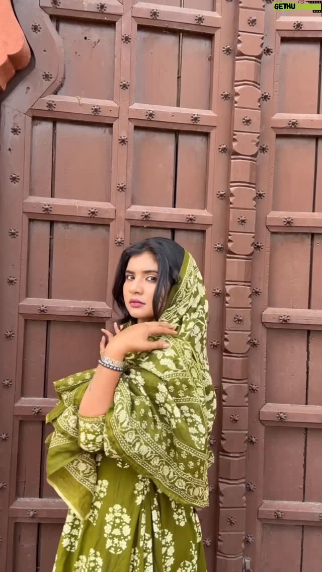 Priya Rathore - 8.7K Likes - Zamana Dilon ko nahin jaanta hai 😊 

#reelsinstagram #reelsvideo #reelitfeelit #reels #instagram #reels #trend #instamood