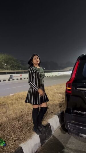 Priya Rathore Instagram - No caption ❤️ comments karo black Heart 🖤 

#trend #reelsinstagram #reelsvideo #reelitfeelit #instagram #trendingnow #reel