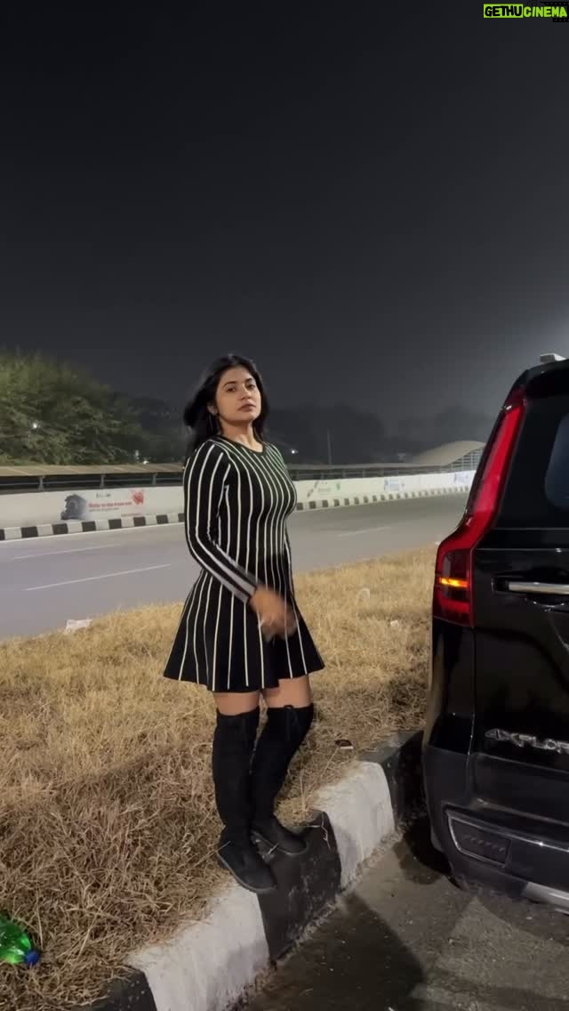 Priya Rathore - 1K Likes - No caption ❤️ comments karo black Heart 🖤 

#trend #reelsinstagram #reelsvideo #reelitfeelit #instagram #trendingnow #reel