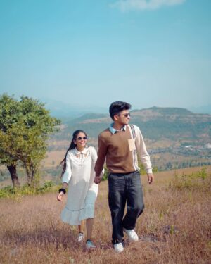 Priya Tiwari Instagram - Old song kis kis ko pasand he š
@priya_a08 @mr_sachin08
šØ :- @mr_parthu_photographer
#viralvideos #instagram #reelsinstagram #explore #share #priyafammm #tranding #reelsvideo #viral #share #tag #mr_sachin08 #love #sad