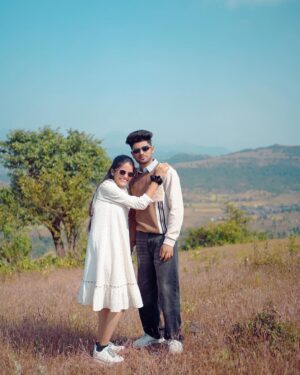 Priya Tiwari Instagram - Old song kis kis ko pasand he š
@priya_a08 @mr_sachin08
šØ :- @mr_parthu_photographer
#viralvideos #instagram #reelsinstagram #explore #share #priyafammm #tranding #reelsvideo #viral #share #tag #mr_sachin08 #love #sad