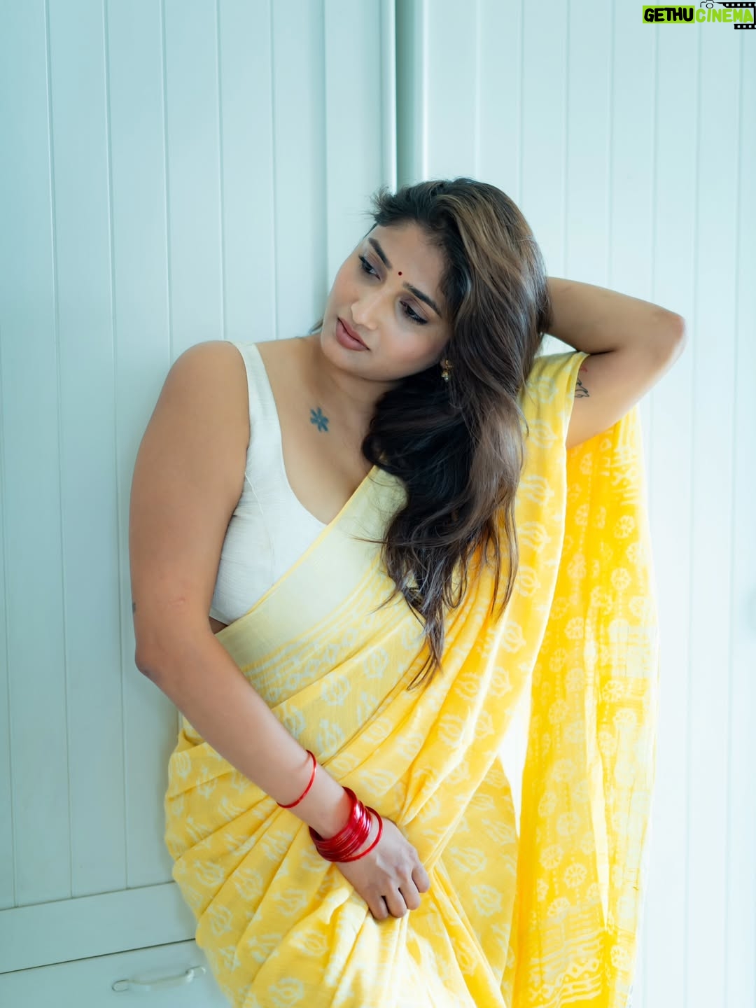 Priya Vadlamani - 105.8K Likes - Hi ! I couldn't think of a caption🙈🐒 so yeah...happy Monday ✨️💛

📸 @absolutelyrahul