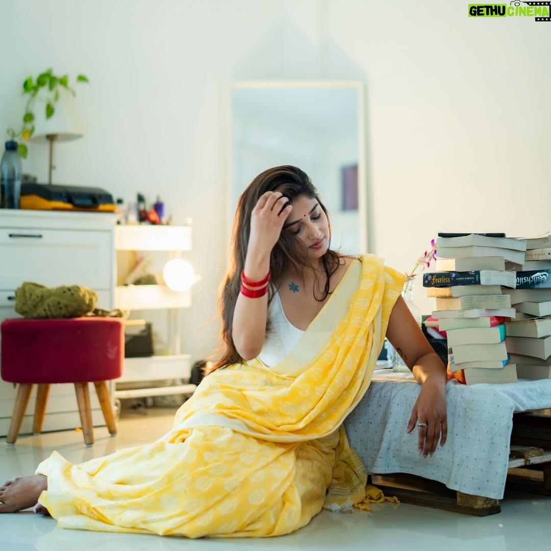 Priya Vadlamani - 60.7K Likes - Wrapped in sunshine , thinking of you 💛✨️

📸 @absolutelyrahul