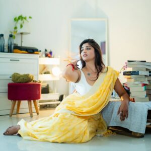 Priya Vadlamani Instagram - Wrapped in sunshine , thinking of you 💛✨️

📸 @absolutelyrahul