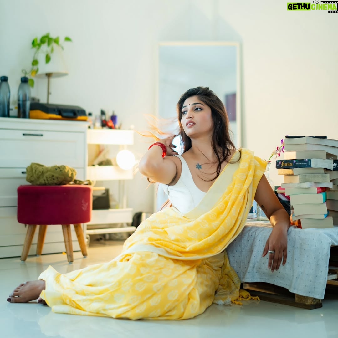 Priya Vadlamani - 60.7K Likes - Wrapped in sunshine , thinking of you 💛✨️

📸 @absolutelyrahul