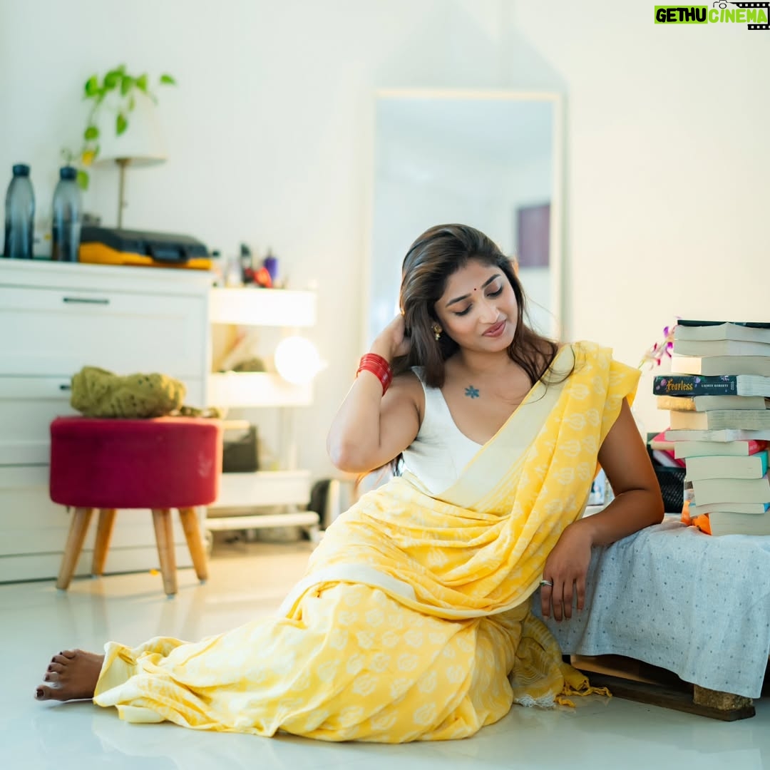 Priya Vadlamani - 60.7K Likes - Wrapped in sunshine , thinking of you 💛✨️

📸 @absolutelyrahul