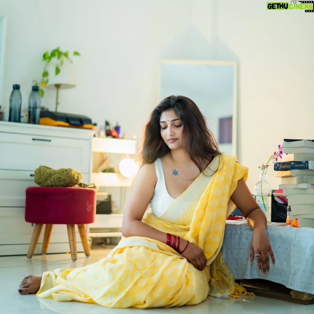 Priya Vadlamani - 60.7K Likes - Wrapped in sunshine , thinking of you 💛✨️

📸 @absolutelyrahul