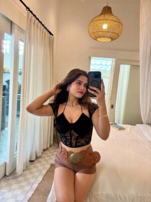 Priyanka Chaturvedi Instagram - Mirror picss>>>>