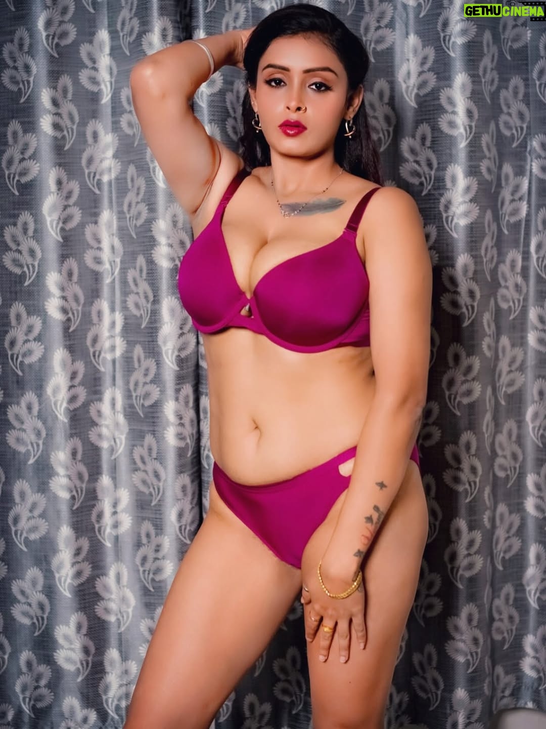 Priyanka Chaurasia - 22.5K Likes - I’m feelin’ myself. 💟🔥🔥

Confidence is the best accessory.😎
#piikuuuu #bikini #hotlook #glamour #instagram