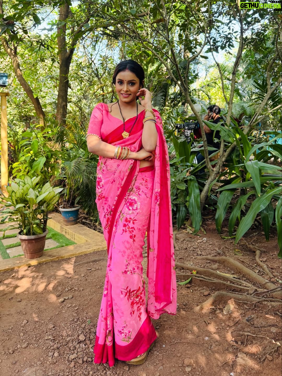 Priyanka Chaurasia - 17.6K Likes - Just here to make you blush 🩷
 
Jara pass aayun to chain aajaye😉
 
#piikuuuu #pink #candid #photography #instagram