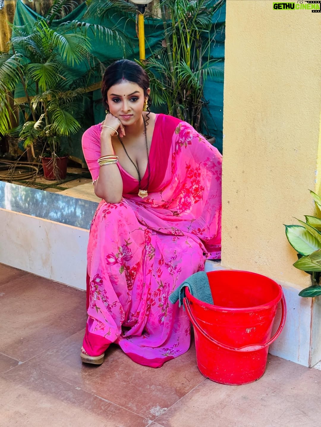 Priyanka Chaurasia - 17.6K Likes - Just here to make you blush 🩷
 
Jara pass aayun to chain aajaye😉
 
#piikuuuu #pink #candid #photography #instagram