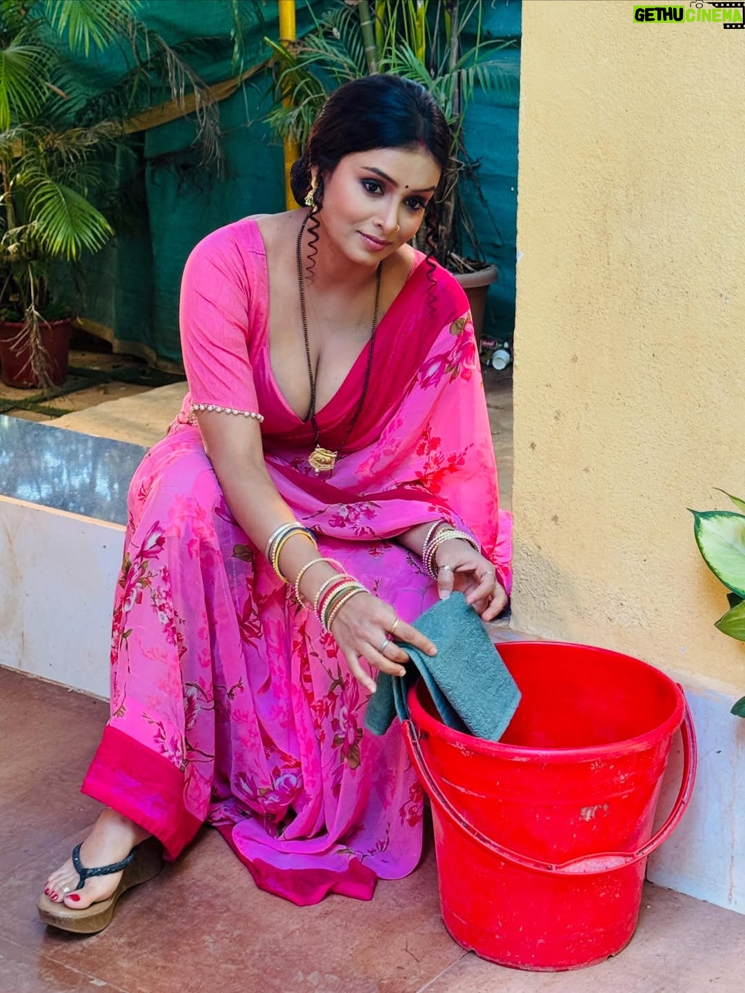 Priyanka Chaurasia - 17.6K Likes - Just here to make you blush 🩷
 
Jara pass aayun to chain aajaye😉
 
#piikuuuu #pink #candid #photography #instagram