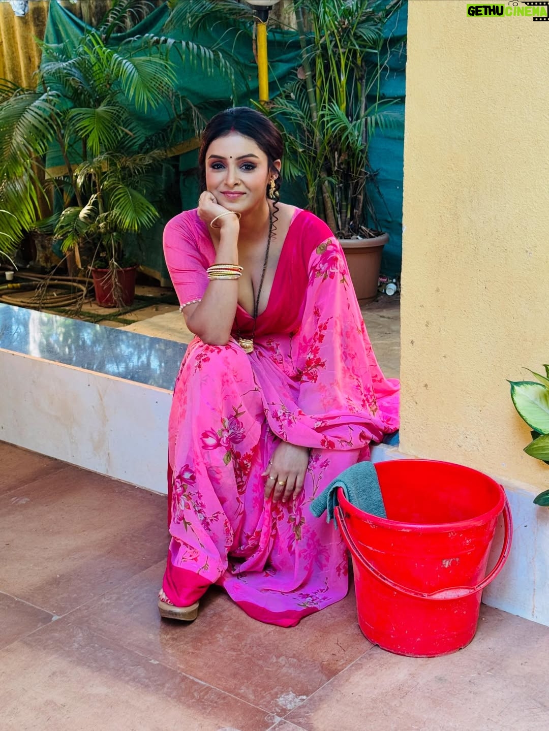 Priyanka Chaurasia - 17.6K Likes - Just here to make you blush 🩷
 
Jara pass aayun to chain aajaye😉
 
#piikuuuu #pink #candid #photography #instagram