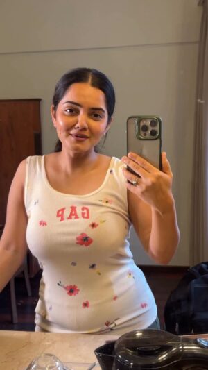 Priyanka Diwate Instagram - “Sometimes life is rough… so at least my skin doesn’t have to be 😌✨”

@yesmadam_official #koreanskincare #bodypolishing #selflove #selfcare