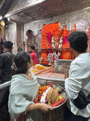 Priyanka Diwate Instagram - Always blessed 😭 My very 1st time visit and a peaceful Darshan #nashik #saptashrungimaa , No more Negative energies just a positive soul worshiping gods every single day 🫶🕉️🧿 #nazarnalage #godsfavouritechild
