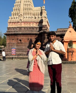 Priyanka Diwate Instagram - Attitude nahi😂, Mahakal ka aashirwad hai 🫶🧿🕉️ 

#grishneshwar #omnamahshivaya🙏