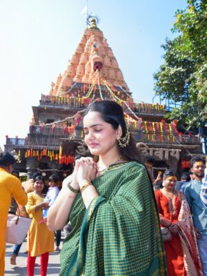 Priyanka Diwate Instagram - On A very auspicious Day #makarsankrant 🕉️ What we could expect more than Our headsdown in Ujjain #mahakaal #2026

My Beautiful Saree : @swaminipaithani11