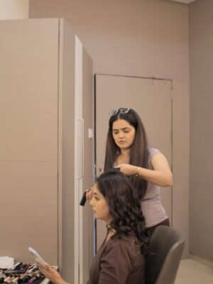 Priyanka Diwate Instagram - Glad to work on the Universal Beauties 🫶🌸 #marathicelebs 

Makeup and Hair : @psd_makeup_studio 

@iampoojasawant 
@sonalee18588 
@sayali_sanjeev_official 
@shrumarathe