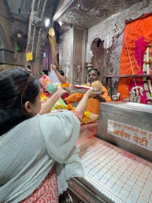 Priyanka Diwate Instagram - Always blessed 😭 My very 1st time visit and a peaceful Darshan #nashik #saptashrungimaa , No more Negative energies just a positive soul worshiping gods every single day 🫶🕉️🧿 #nazarnalage #godsfavouritechild