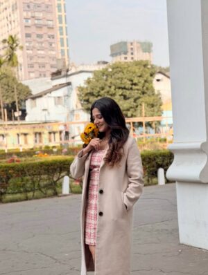 Priyanka Mitra Instagram - Be the energy you want to attract 🌻
.
.
H&M @shahsumana ✨
.
.
#happiness #goglowing #livelovelife #gratitude #radhekrishna