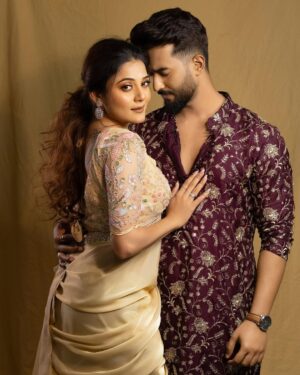 Priyanka Mitra Instagram - ♥️
.
.
.
Attire @avijitdasofficial_bengal 
Hair @somnathroy506 
Look @wedding_makeup_artist_shampa 
Click @priyambaksiphotography 
Studio @starcraft_insta 
By @the_pheras_wedding_photography