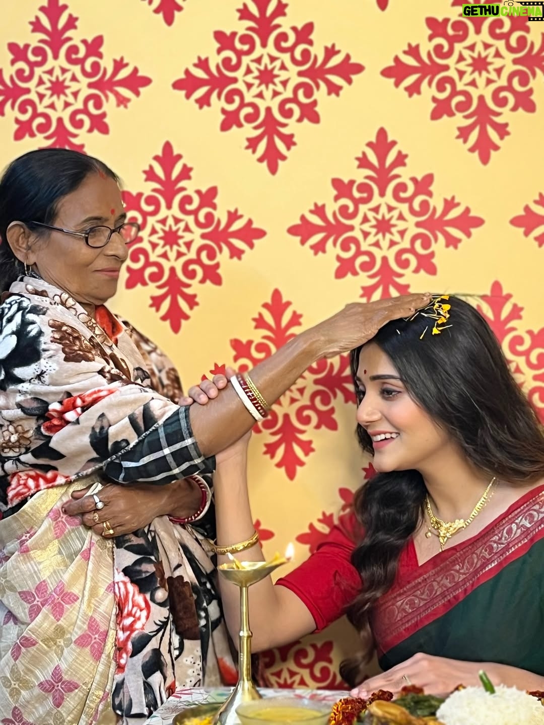 Priyanka Mitra - 35.1K Likes - ভালোবাসা আর আশীর্বাদের ভান্ডার। 
আমার দাদু-দিদা, তাদের গল্পে ভরে থাকে আমাদের পৃথিবী। 
তাদের কাছেই শেখা, ভালোবাসা আর সম্মানের পাঠ।❤️🧿
.
.
#blessed #grandparents #love #happiness #radhekrishna