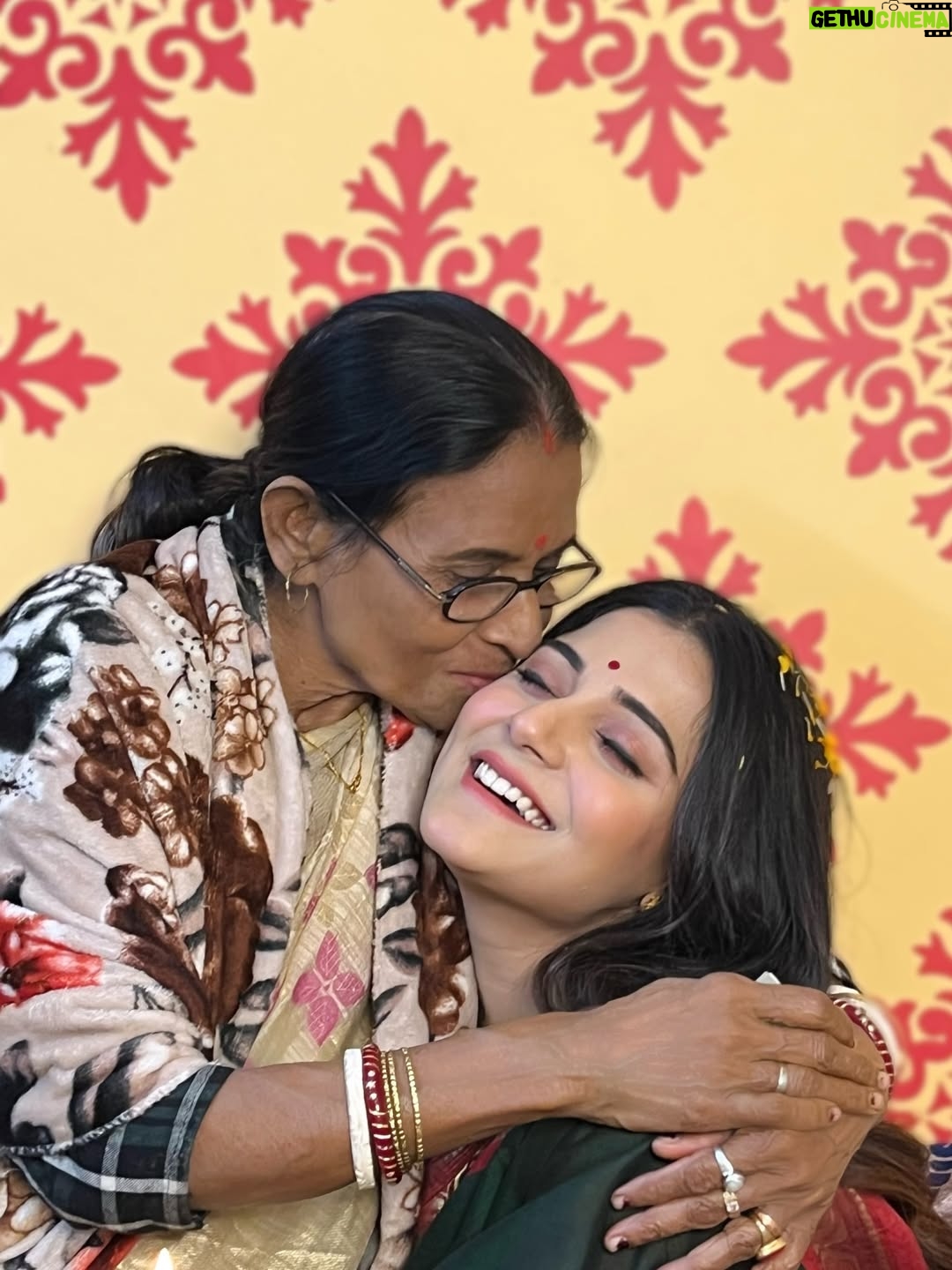 Priyanka Mitra - 35.1K Likes - ভালোবাসা আর আশীর্বাদের ভান্ডার। 
আমার দাদু-দিদা, তাদের গল্পে ভরে থাকে আমাদের পৃথিবী। 
তাদের কাছেই শেখা, ভালোবাসা আর সম্মানের পাঠ।❤️🧿
.
.
#blessed #grandparents #love #happiness #radhekrishna