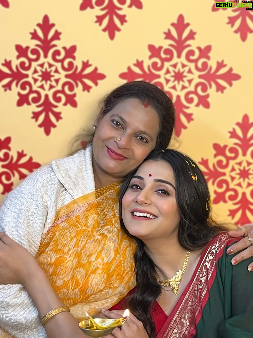 Priyanka Mitra - 35.1K Likes - ভালোবাসা আর আশীর্বাদের ভান্ডার। 
আমার দাদু-দিদা, তাদের গল্পে ভরে থাকে আমাদের পৃথিবী। 
তাদের কাছেই শেখা, ভালোবাসা আর সম্মানের পাঠ।❤️🧿
.
.
#blessed #grandparents #love #happiness #radhekrishna