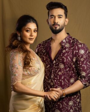 Priyanka Mitra Instagram - ♥️
.
.
.
Attire @avijitdasofficial_bengal
Hair @somnathroy506
Look @wedding_makeup_artist_shampa
Click @priyambaksiphotography
Studio @starcraft_insta
By @the_pheras_wedding_photography