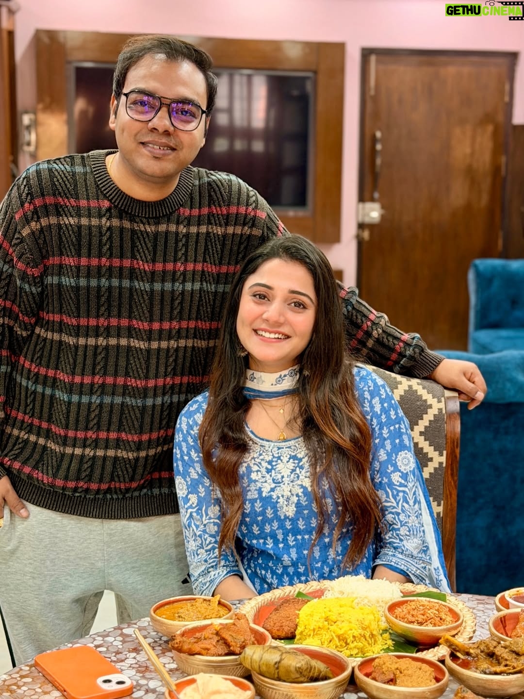 Priyanka Mitra - 25.1K Likes - So much food & Blessings ❤️🧿
.
.
#aiburobhat #happyfaces #tummyfullofyummy #grateful #radhekrishna