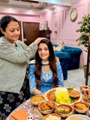 Priyanka Mitra Instagram - So much food & Blessings ❤️🧿
.
.
#aiburobhat #happyfaces #tummyfullofyummy #grateful #radhekrishna