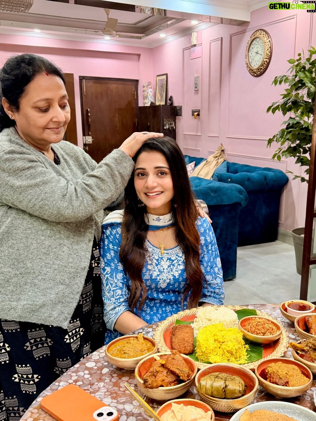 Priyanka Mitra - 25.1K Likes - So much food & Blessings ❤️🧿
.
.
#aiburobhat #happyfaces #tummyfullofyummy #grateful #radhekrishna