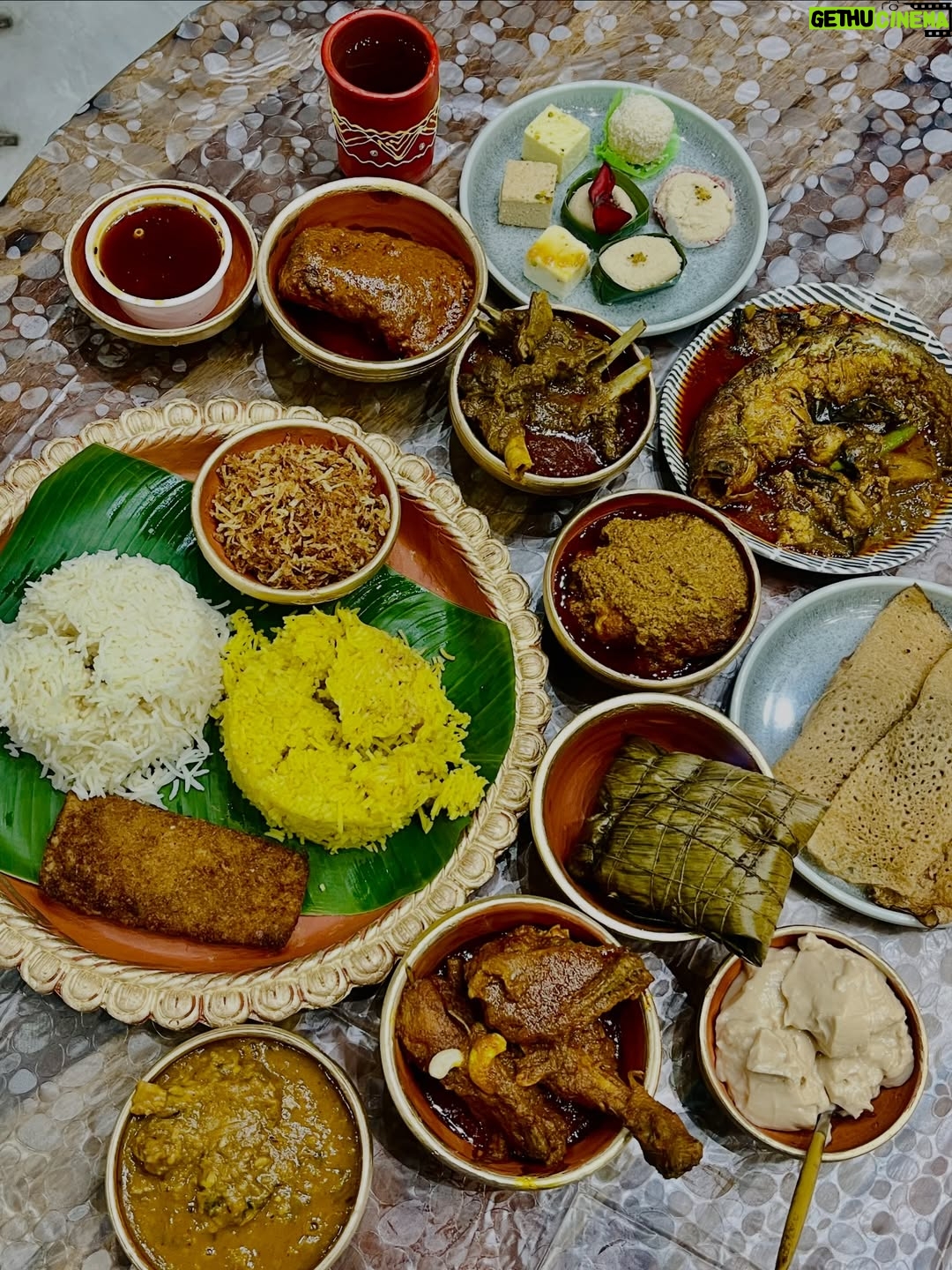 Priyanka Mitra - 25.1K Likes - So much food & Blessings ❤️🧿
.
.
#aiburobhat #happyfaces #tummyfullofyummy #grateful #radhekrishna