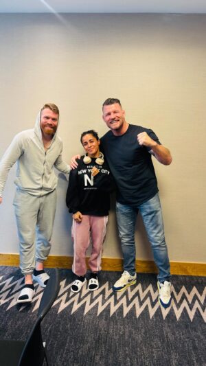 Puja Tomar Instagram - “I was shocked 😳 when “The count @mikebisping “ said, ‘Fight with me.’”😆
#ufcchampion #legendary #ufc #michaelbisping