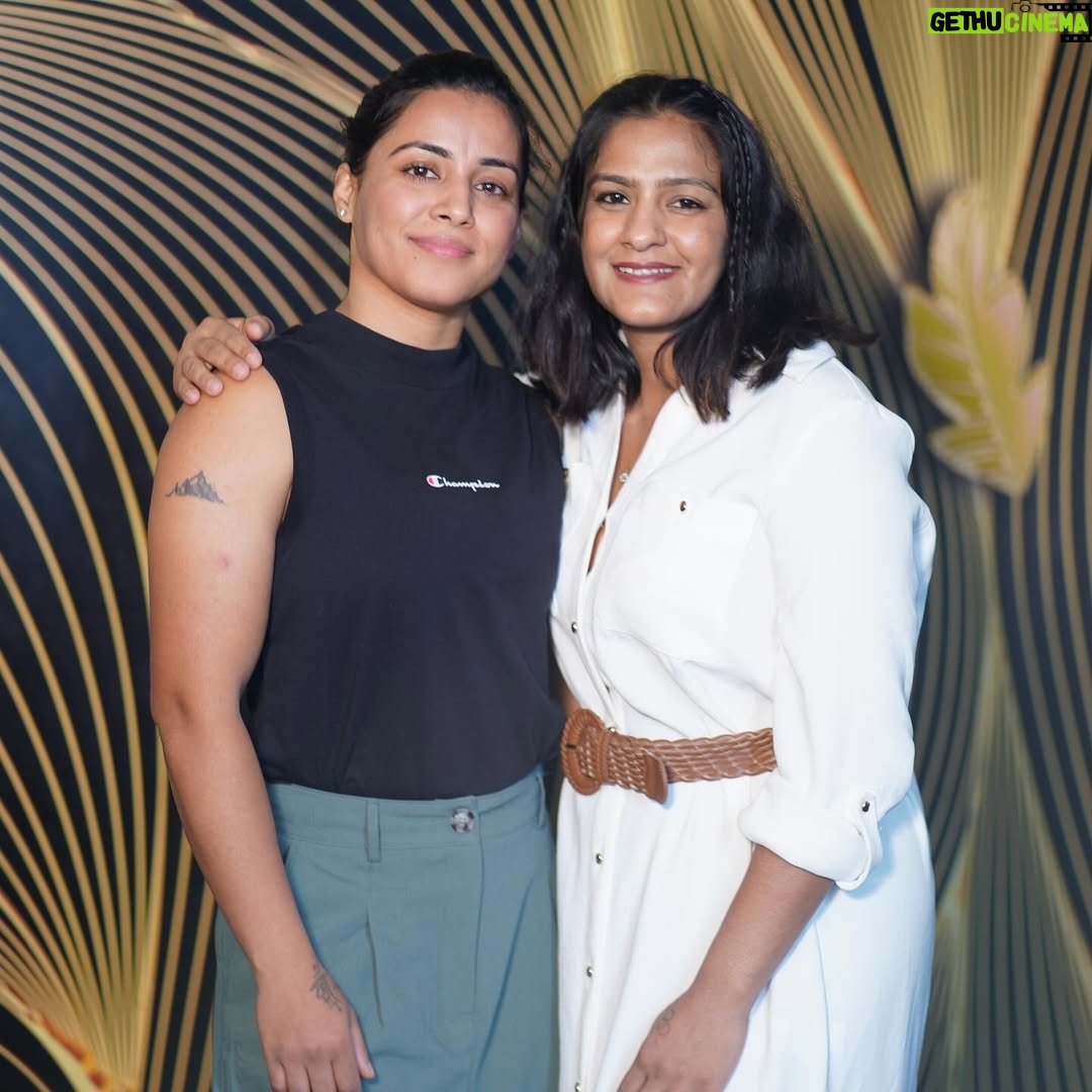 Puja Tomar - 41.2K Likes - It is very important to have good friends in your life who always show you the right path.😍❤️❤️
#friends #rituphogat #pujatomar