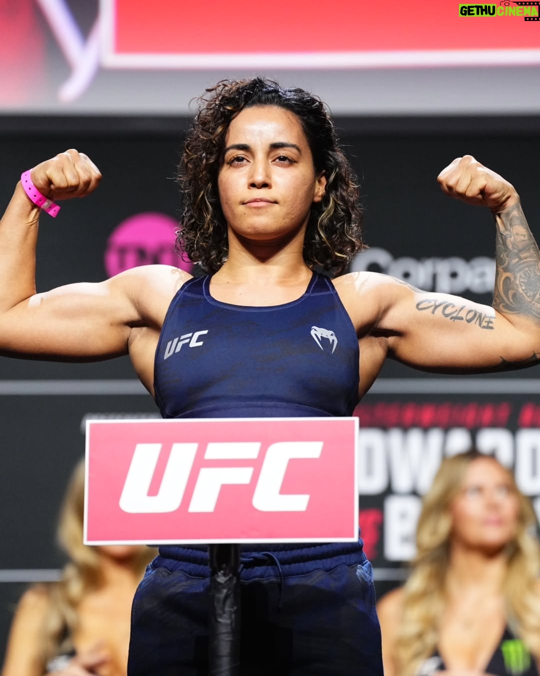 Puja Tomar - 30.3K Likes - Your Saturday night sorted 👉

@tomar_puja and Shauna Bannon mean business 🔥 

#UFCLondon #UFCIndia #PujaJustFight #TheCycloneReturns