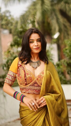 Purabi Bhargava Instagram - Dekha Tujhe toh 🥵🙌🏻
#women #transition #reel #instagram #viral