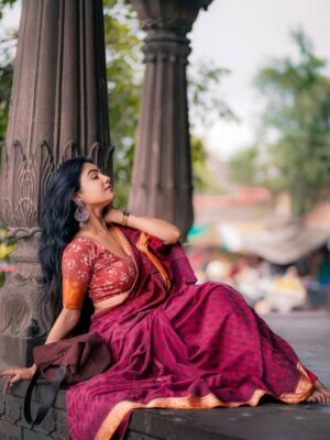Purabi Bhargava Instagram - Lamho ki khataye ...
Lafzo mein kya bataye ?? š
.
Edits @am.creativityofficial
šø @shotbykittu