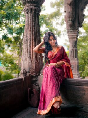 Purabi Bhargava Instagram - Lamho ki khataye ...
Lafzo mein kya bataye ?? š
.
Edits @am.creativityofficial
šø @shotbykittu