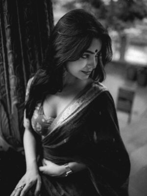 Purabi Bhargava Instagram - Lamho ki khataye ...
Lafzo mein kya bataye ?? š
.
Edits @am.creativityofficial
šø @shotbykittu
