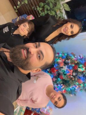 Qamar Khalaf Instagram - سنة جديدة لا نطلب منها الكثير... فقط أن تكون أوضح، وأصدق، وأرحم.
كل المحبة لكم 🤍.
.
.
.
#2026
@qamaralkhalaf
@yana.khd