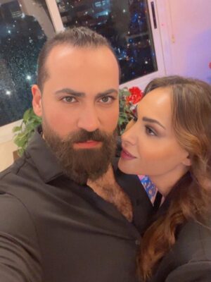 Qamar Khalaf Instagram - سنة جديدة لا نطلب منها الكثير... فقط أن تكون أوضح، وأصدق، وأرحم.
كل المحبة لكم 🤍.
.
.
.
#2026
@qamaralkhalaf
@yana.khd